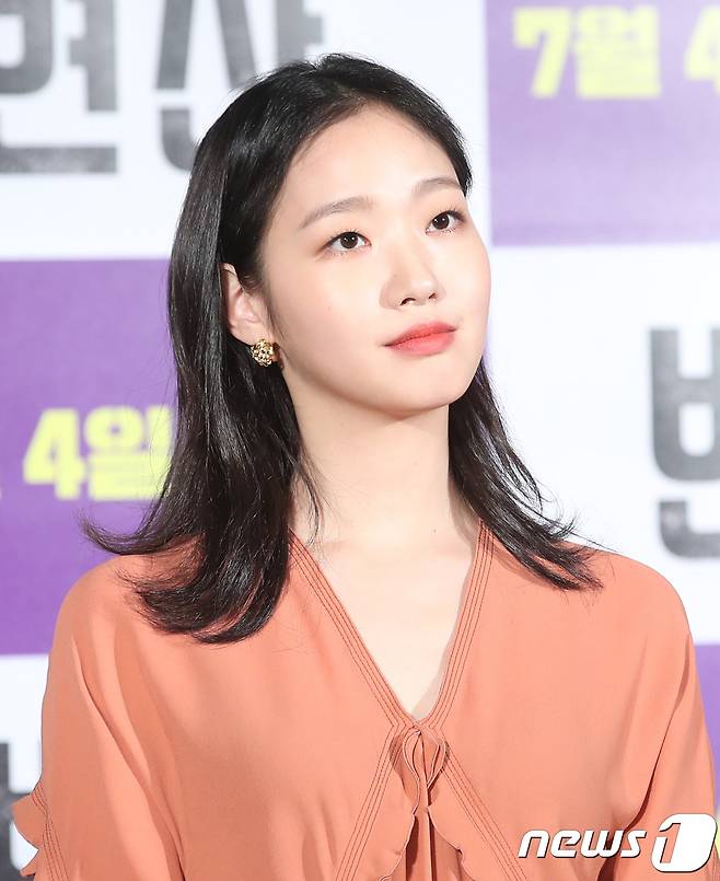 배우 김고은이 4일 오전 서울 동대문 메가박스에서 열린 영화 '변산'(감독 이준익) 제작보고회에 참석해 매력을 발산하고 있다. '변산'은 꼬일대로 꼬인 순간, 짝사랑 선미(김고은 분)의 꼼수로 흑역사 가득한 고향 변산에 강제 소환된 빡센 청춘 학수(박정민 분)의 인생 최대 위기를 그린 유쾌한 드라마다. 2018.6.4/뉴스1 © News1 권현진 기자