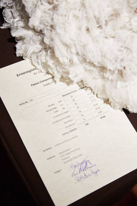 제냐 울 어워드 심사표. 전문가들이 정한 까다로운 기준에 따라 평가 점수를 매겨 우승자를 결정한다.