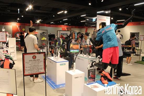 6월 6일 신세계백화점 강남점에 오픈한 요넥스 팝업스토어. 사진= 이은미 기자