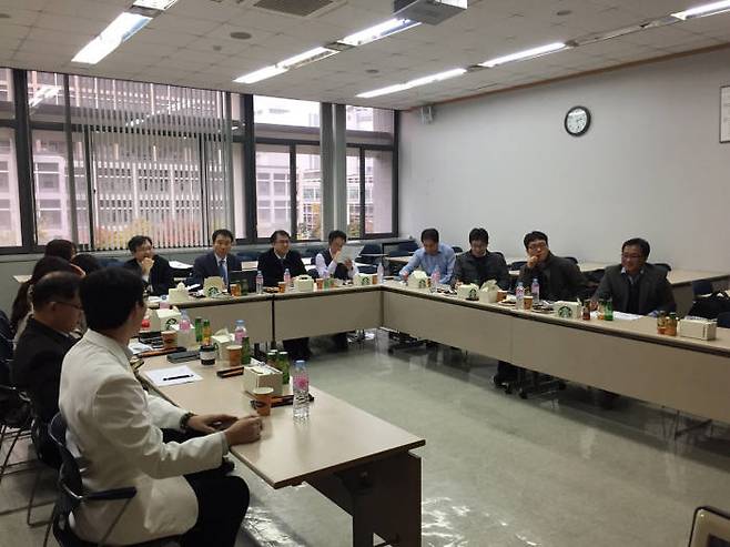 오딧세이 컨소시엄에 참여한 국내 병원 의료진이 관련 회의를 하고 있다(자료: 아주대병원)