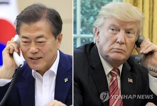 한·미 정상, 북미 정상회담 앞두고 통화 (서울=연합뉴스) 문재인 대통령이 청와대에서 싱가포르 북미 정상회담을 준비하고 있는 도널드 트럼프 미국 대통령과 통화했다고 청와대가 11일 오후 발표했다. [청와대 제공·EPA 자료사진=연합뉴스]    hkmpooh@yna.co.kr