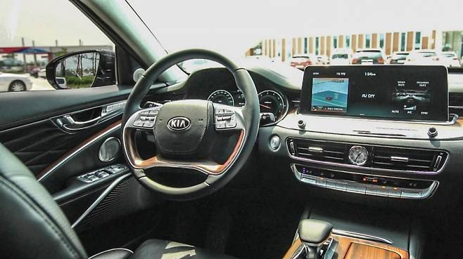 기아차 더 K9 내부