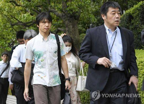 출근하는 일본 공무원들 [교도=연합뉴스 자료사진]