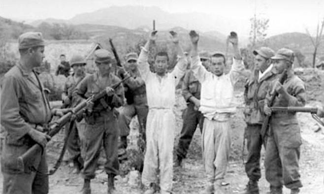 미군에 체포된 빨치산들 (사진제공-미국 국립문서기록보관청)