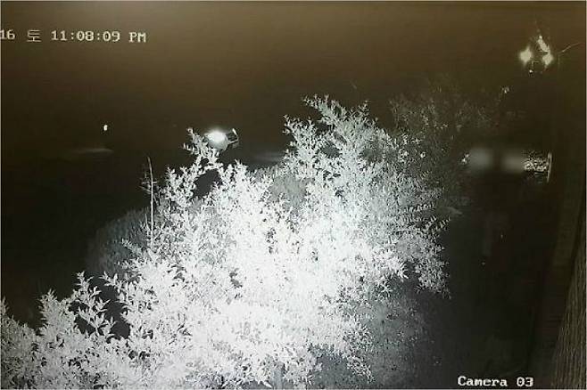 뒷문으로 달아나는 강진 실종 여고생 '아빠 친구' (사진=전남지방경찰청 제공)