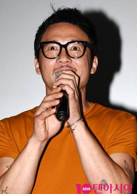 배우 방중현이 21일 오후 서울 광진구 자양동 롯데시네마 건대입구점에서 열린 영화 ‘그림자 먹는 개’ 특별시사회에 참석하고 있다.