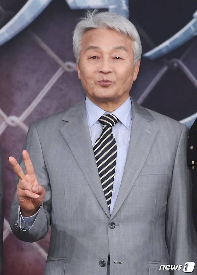 배우 서인석이 21일 오후 서울 상암 MBC에서 열린 새 일일드라마 ‘비밀과 거짓말’ 제작발표회에 참석해 포즈를 취하고 있다. ‘비밀과 거짓말’은 정신적 풍요를 지닌 여자 우정(서해원 분)과 비밀과 거짓말의 거대한 성에 갇힌 채 정신적 결핍을 앓는 여자 화경(오승아 분)의 대결을 통해 진짜 사랑, 진짜 가족, 진짜 인생의 의미를 되새겨보는 드라마이다. 2018.6.21./뉴스1 © News1 권현진 기자