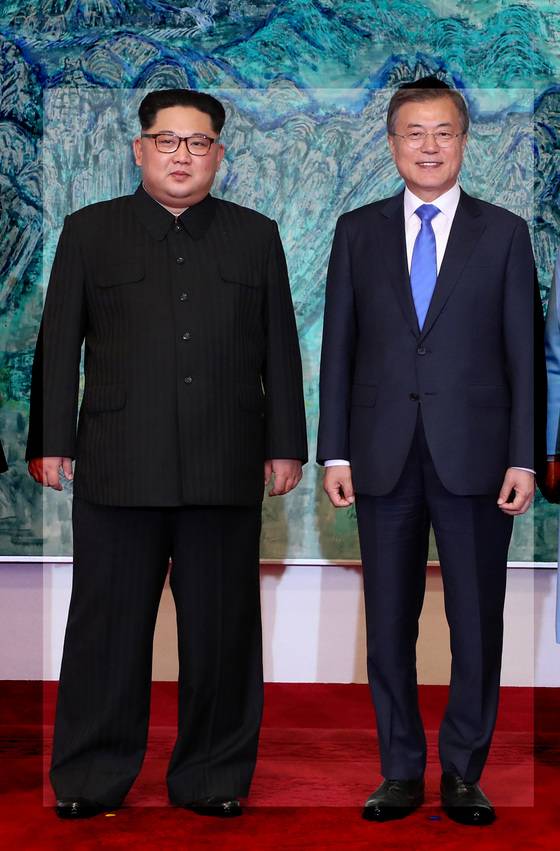 지난 4월 27일 문재인 대통령과 김 위원장의 기념촬영. 김상선 기자