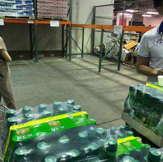 @jun.seok2, 생수 재고가 비어있는 모습