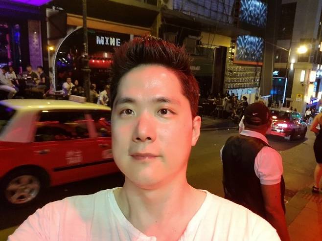 홍콩 젊음의 거리 란콰이펑에서도 수많은 외국인들이 대중교통 이용시 우버를 사용하고 있다. 홍콩 출장 당시 거리를 담은 모습.