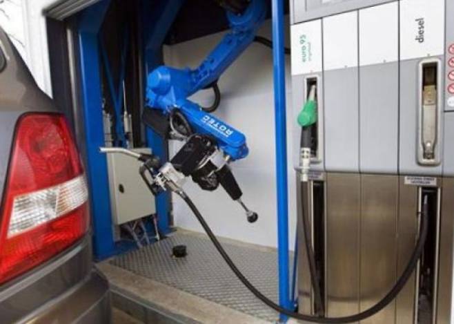 2008년 네덜란드에서 등장한 로봇 주유기