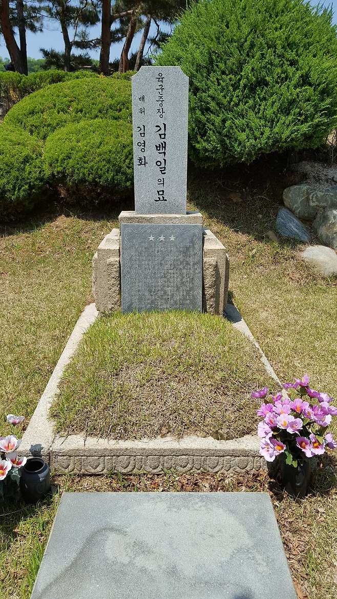 국립서울현충원에 마련된 김백일의 묘./김경욱 기자