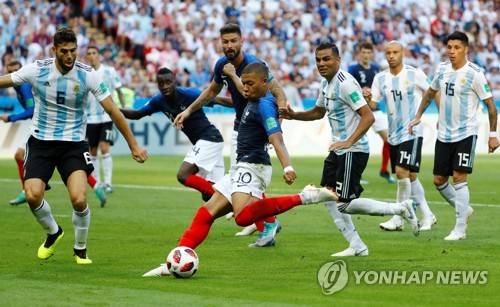 음바페의 슈팅[로이터=연합뉴스]