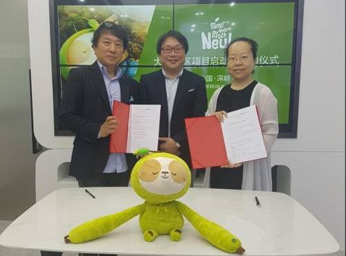 제이벅스-우애우취 문화통신유한회사 계약체결식 왼쪽부터 (주)제이벅스 박혜성 대표, 한국콘텐츠진흥원 남궁영준 심천비즈니스센터장, 우애우취문화통신유한회사 이해문(李海雯) 대표 [한국콘텐츠진흥원 제공=연합뉴스]