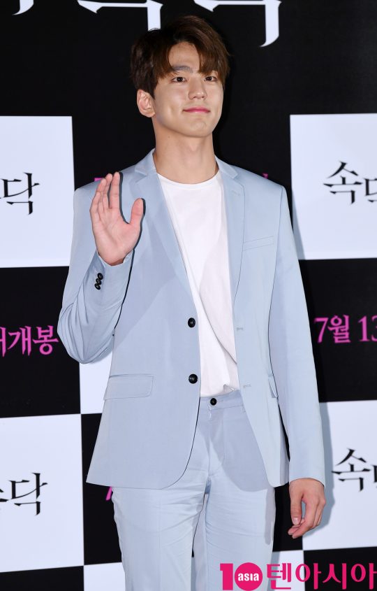 배우 김민규가 6일 오후 서울 용산구 한강로 용산 아이파크몰 용산 CGV에서 영화 ‘속닥속닥’ 언론시사회에 참석하고 있다.