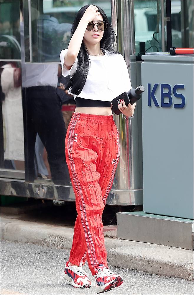 [★포토]손나은, '완벽한 트레이닝복 패션'