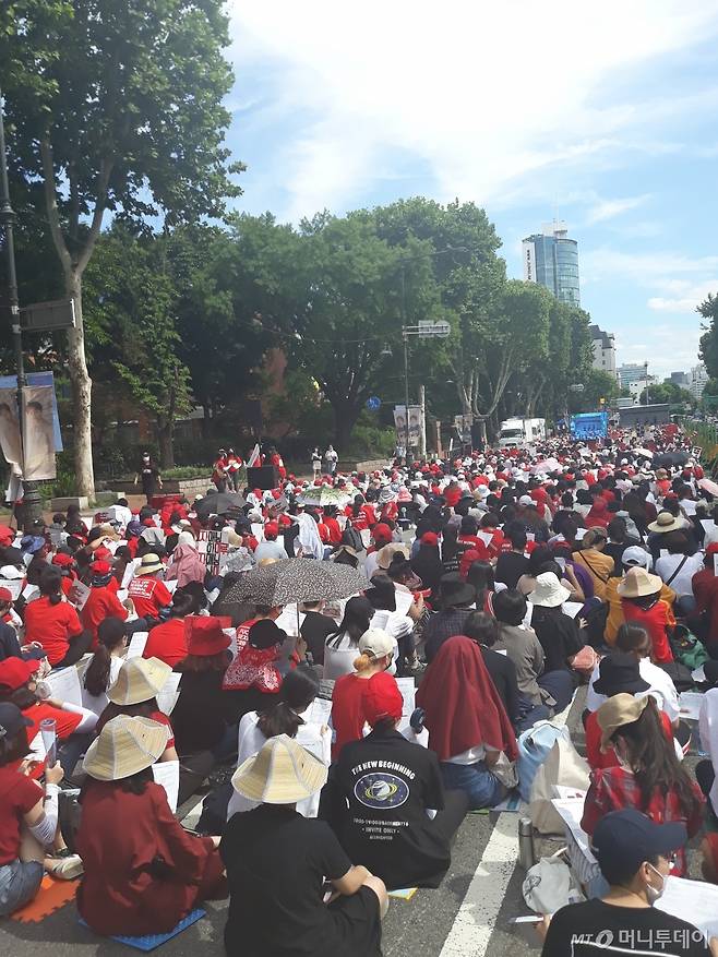 7일 오후 서울 이화사거리 부근에서 '제3차 불법촬영 편파수사 규탄' 집회가 진행되고 있다. /사진=방윤영 기자
