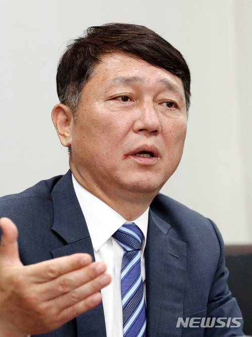 【서울=뉴시스】이종철 기자  =  10일 오후 서울 여의도 국회 의원회관에서 더불어민주당 최재성 의원이 뉴시스와 인터뷰를 갖고 당 대표 출마의 입장을 말하고 있다. 2018.07.10.  jc4321@newsis.com