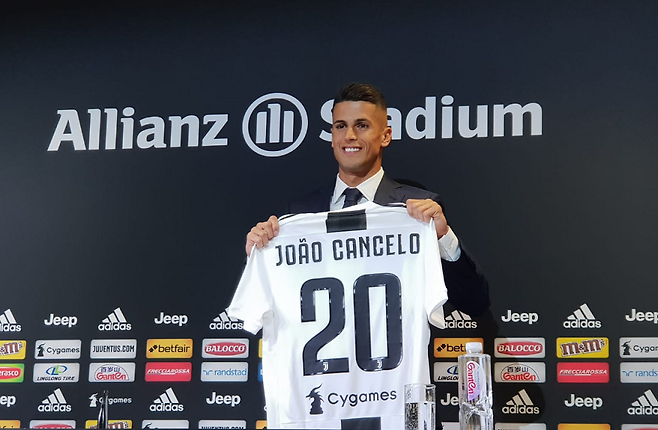 ▲ 칸셀루 영입을 발표한 유벤투스 ⓒ유벤투스