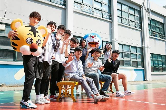 아현산업정보학교 출신 졸업생들 ⓒ아현산업정보학교 제공