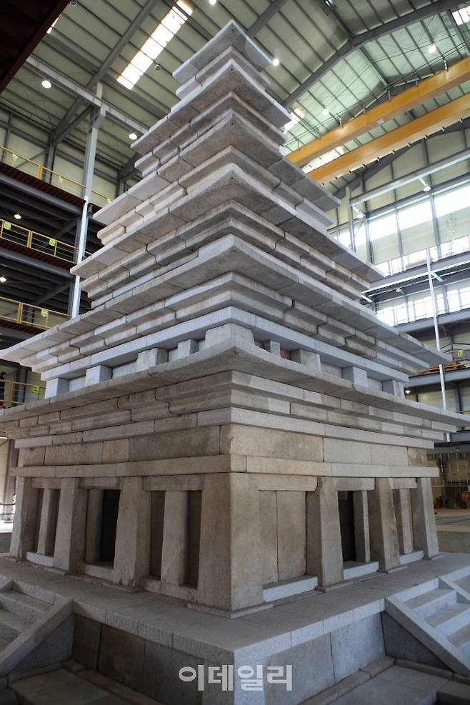 미륵사지석탑이 있는 미륵사지는 국내 최대일뿐만 아니라 동아시아 최대 규모 중 하나다. 우리나라에서는 현존하는 가장 오래된 석탑이자 최대 규모라는 점에서 역사적인 가치와 의미가 있다.(사진=문화재청)