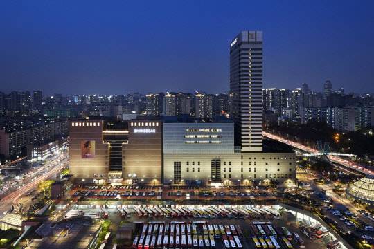 신세계면세점 강남점이 들어서는 서울 강남 센트럴시티 야경 <신세계면세점 제공>