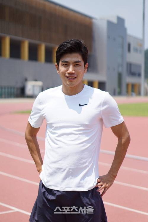 남자 육상 200m 한국 기록 보유자인 박태건이 17일 진천선수촌에서 포즈를 취하고 있다. 진천 | 도영인기자