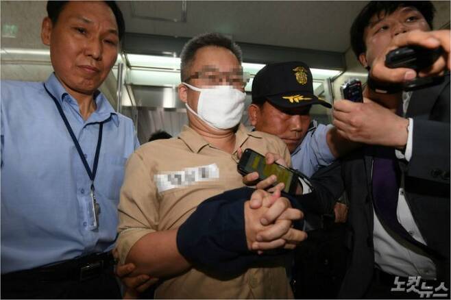 28일 오후 서울 서초구 특검사무실에 '드루킹' 김모씨가 피의자 신분으로 출석하고 있다. 이한형기자