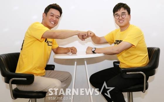 JDB스퀘어 극장장 김대희(사진 왼쪽)와 JDB엔터테인먼트 이강희 대표/사진=김휘선 기자