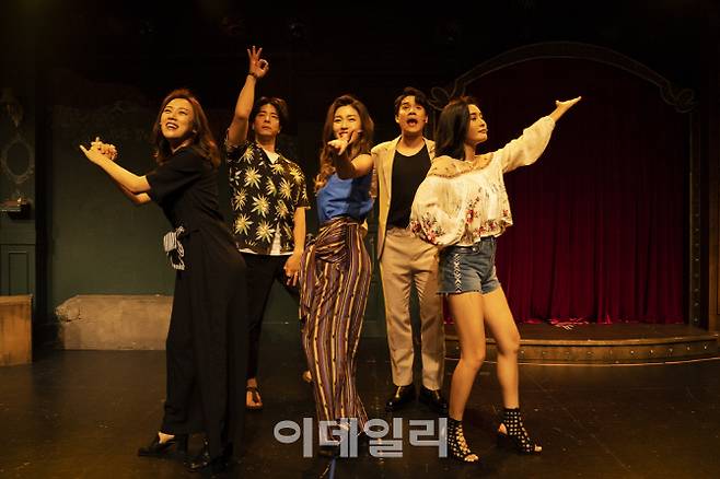 뮤지컬 ‘오늘 처음 만드는 뮤지컬’의 한 장면(사진=아이엠컬처).