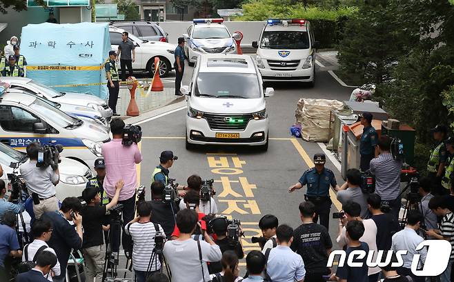 병원으로 향하는 노회찬 의원 시신