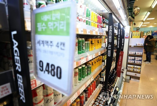 '4캔 만원' 수입맥주 [연합뉴스 자료사진]