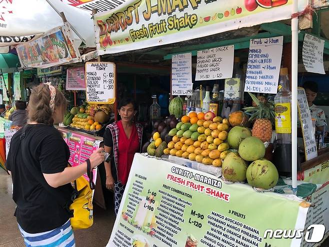 팔라완에서 과일을 파는 상점. © News1 문대현 기자