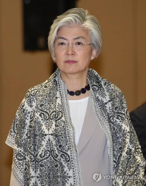 한-메콩 외교장관회의, 입장하는 강경화 장관 (싱가포르=연합뉴스) 임헌정 기자 = 강경화 외교부 장관이 3일 싱가포르 엑스포 컨벤션센터에서 열린 한-메콩 외교장관회의에서 입장하고 있다. 2018.8.3 kane@yna.co.kr