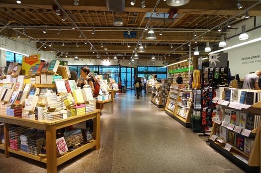 미국 오리건주 포틀랜드에 있는 서점 ‘파월스 북스(Powell’s Books).’ /김남희 기자