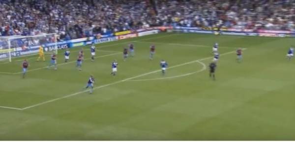 2009/10시즌 버밍엄전, 골키퍼 앞에서 수비진을 진두지휘하는 콜린스