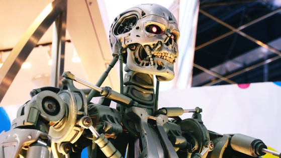 영화 터미네이터에 등장하는 킬러 로봇의 모습. 킬러 로봇 개발은 현재 진행형이다.