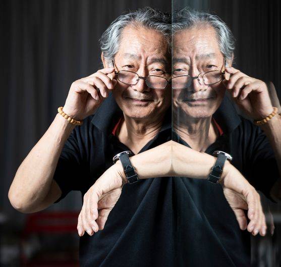 서울 금호동 연극 ‘세일즈맨의 죽음’ 연습실에서 만난 배우 전무송. ’젊은 후배들과 함께 뛰어다니다 보니 저절로 건강해진다“고 말한다. [권혁재 사진전문기자]