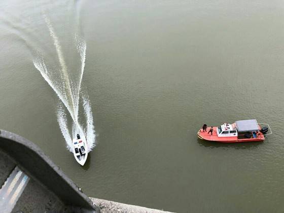 유튜버 양예원씨 사진 유출 사건과 관련해 경찰 조사를 받던 스튜디오 실장 A씨가 9일 북한강에 투신해 경찰과 소방당국이 수색을 벌였다. [사진 하남소방서]