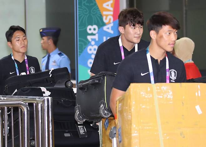 ▲ 인도네시아에 들어서는 황희찬, 김민재, 나상호(오른쪽부터). ⓒ연합뉴스