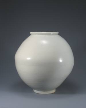 백자 달항아리, 국보 310호, 국립고궁박물관 소장