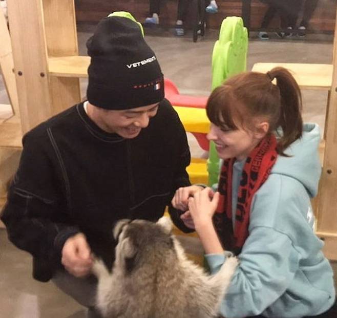 [스브스타] 전역 6개월 남기고 '4년째' 달달한 사랑 과시하는 빈지노♥미초바
