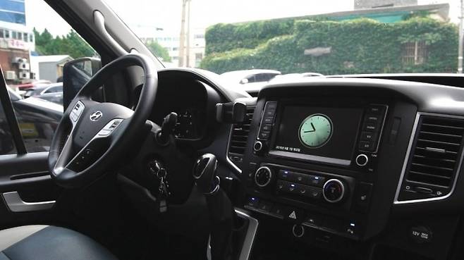 사진 - 현대 쏠라티 운전석