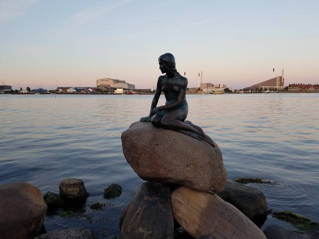 코펜하겐의 상징인 인어공주상