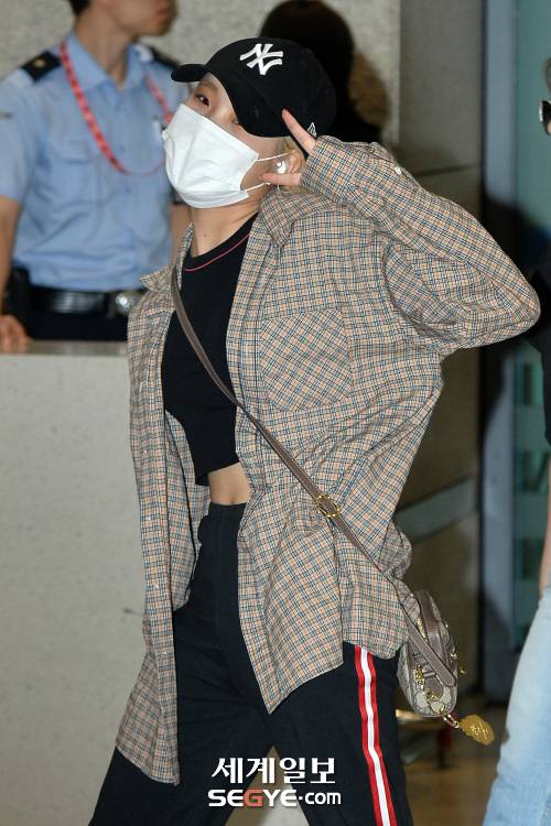 걸그룹 모모랜드 주이가 미국 로스앤젤레스에서 진행된 ‘2018 케이콘(KCON) LA’의 공연을 마치고 지난 13일 인천국제공항을 통해 귀국했다.