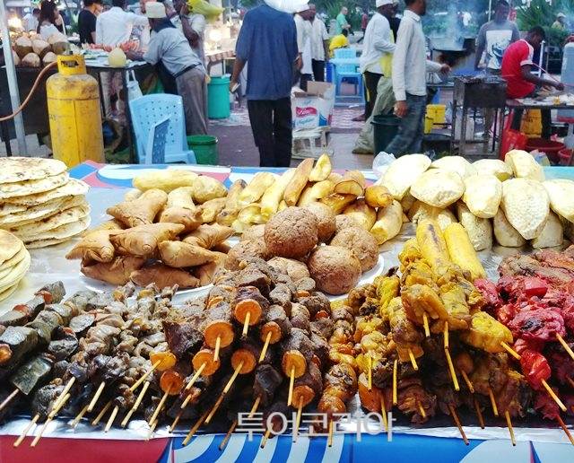 ▲ 포로다니공원 야시장 꼬치구이