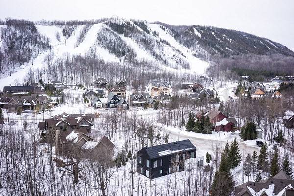 집에서도 스키장 슬로프 전경을 감상할 수 있다. /ⓒShai Gil