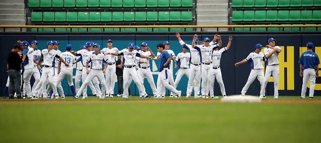 2018 자카르타-팔렘방 아시안게임에 출전하는 야구 국가대표팀이 21일 오후 서울 잠실야구장에서 훈련을 하고 있다. (사진=연합뉴스)