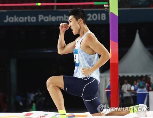 우상혁, 남자높이뛰기 은메달 (자카르타=연합뉴스) 홍기원 기자 = 27일 오후(현지시간) 인도네시아 자카르타 겔로라 붕 카르노(GBK) 주경기장에서 열린 2018 자카르타ㆍ팔렘방 아시안게임 남자 높이뛰기 결승에서 2m28 2차 시기를 성공한 우상혁이 환호하고 있다. 2018.8.27      xanadu@yna.co.kr  (끝)