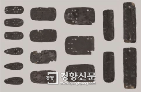 보존처리한 갑옷 조각의 모습. |송지애 국립문화재연구소 학예사의 발표문에서